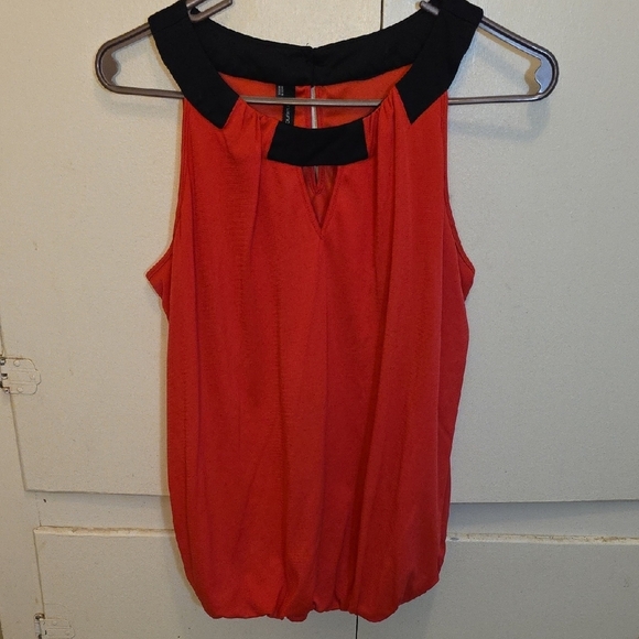 Ann Taylor Red And Black Sleeveless Pleated Blouse with Bib Collar - Picture 1 of 4